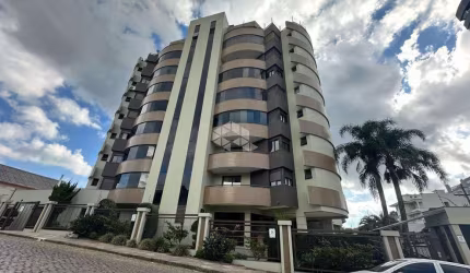 Apartamento com 3 dormitórios, suíte e 2 vagas no Panazzolo