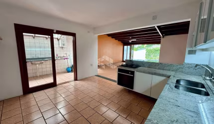Casa com 3 dormitórios e 3 vagas no bairro Higienópolis.