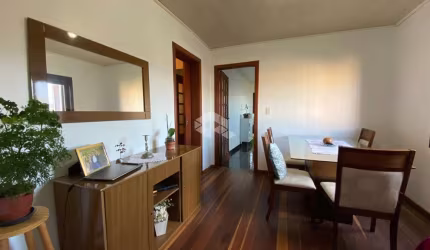 Casa de 3 dormitórios com 190m² e 4 vagas de garagens no bairro Bom Jesus