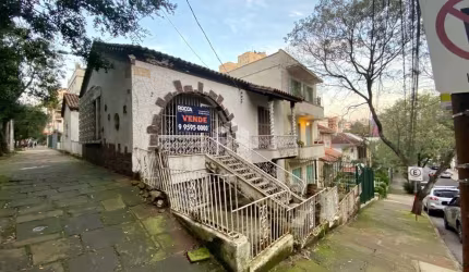 Casa de 06 dormitórios e 01 vagas com 250m² no bairro Auxiliadora em Poa.