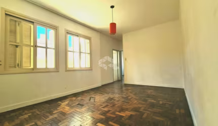 Apartamento de 2 dormitórios com 65m² no bairro Azenha.