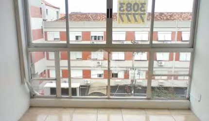 Sala comercial no bairro Passo da Areia com 42 metros.