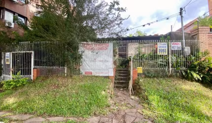 Casa de 03 dormitórios e 02 vagas com 250m² no bairro Chácara das Pedras em Poa.