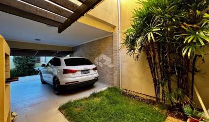 Casa em Condominio de 03 dormitórios e 02 vagas com 221m² no bairro Vila Jardim em Poa.