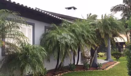 Casa de esquina com 03 dormitórios e 05 vagas com 180m²  na Praia de Xangri-Lá