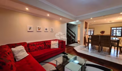 Casa de 04 dormitórios e 06 vagas com 254m² no bairro Aparicio Borges