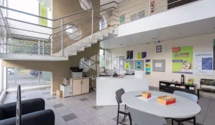 Prédio Comercial na Tristeza a 50 mts da Av. Wenceslau Escobar