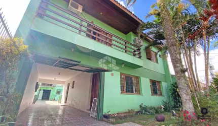 casa no bairro Jardim Itu em Porto Alegre 5 dormitórios e pátio com piscina
