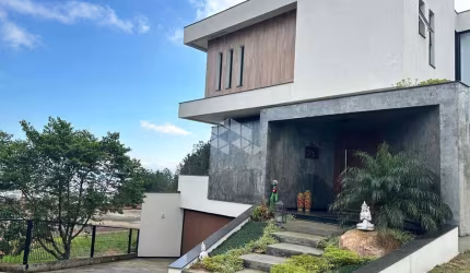 Casa com 03 dormitórios e 3 suítes, 6 vagas de garagem no bairro  Altos do Santa Rita