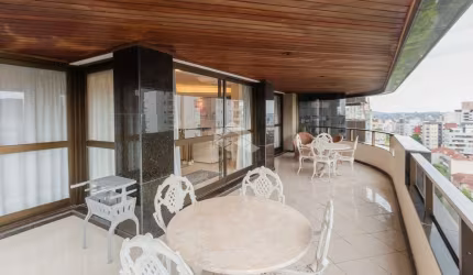 Apartamento á venda de 3quartos com suítes, 3 vagas de garagem no Petrópolis.