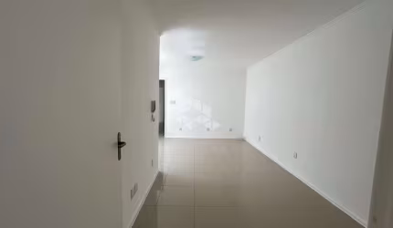 Apartamento andar inteiro 3 quartos com 2 banheiros e 2 vagas de garagem