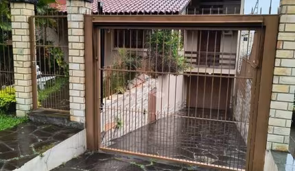Sobrado com piscina no Jardim Floresta