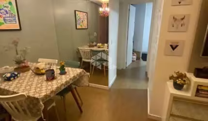 Apartamento de 2 quartos semi mobiliado e 3 vagas de garagem
