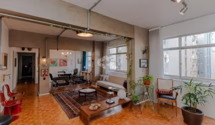 Apartamento à venda com 4 dormitórios/quartos no centro histórico de Porto Alegre/RS