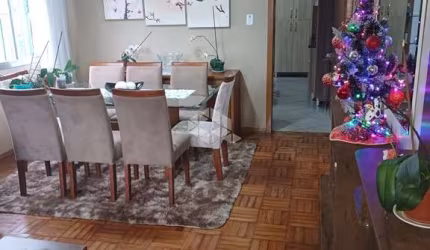 Casa de 3 quartos 1 suíte 2 banheiros, 4 vagas, terreno amplo, Canoas