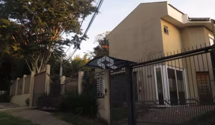 Casa em condomínio, com 2 dormitórios/quartos,  3 vagas/Box no Bairro Nonoai, em Porto Alegre RS