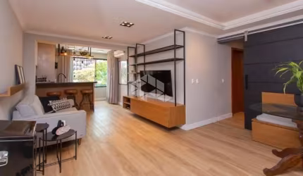 Apartamento reformado, com 2 dormitórios (1 suíte) e 73m², à venda no bairro Auxiliadora - Porto Alegre