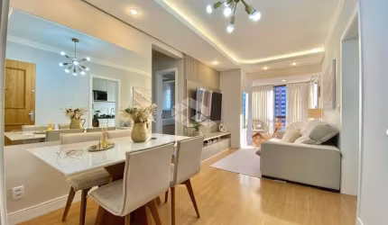 Apartamento 2 dormitórios com sacada.