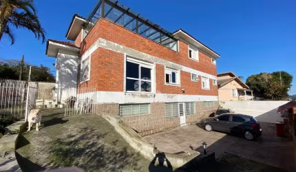 Mansão de 6 dormitórios com 3 suítes e banheira de hidro no bairro Vilar Jardim.