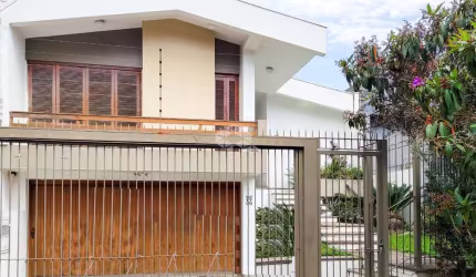 Casa 3 dormitórios, 1 suíte, 4 vagas, 223 m², bairro Jardim Lindóia - Porto Alegre