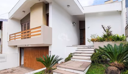 Casa 3 dormitórios, 1 suíte, 4 vagas, 223 m², bairro Jardim Lindóia - Porto Alegre