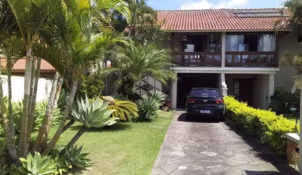 Casa 03 dormitórios em condomínio ao lado do Shopping Jardim do Verde.