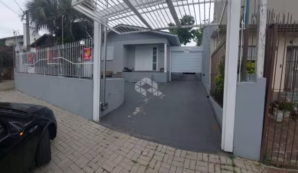 Casa 2 dorm/quartos, piscina ,sistema de câmeras, bairro JD. Itú  em Porto Alegre.