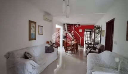 Casa 3 Dormitórios sendo 3 suites, 2 Vagas no Bairro Santa Tereza