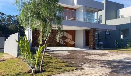 Casa pronta para morar!  Condomínio Alphaville