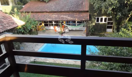 Casa com 4 dormitórios na Tristeza, POA