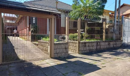 Casa 3 dormitórios, peças amplas, espaço gourmet, 186 m² privativos, 2 vagas, para venda parte alta Bairro Nonoai