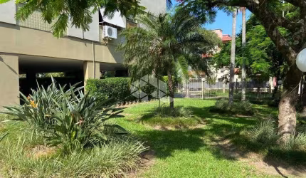 Apartamento à venda, 2 dormitórios e uma vaga de garagem, no bairro Cristal, zona sul