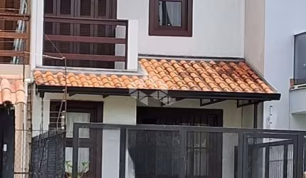 Sobrado 2 dormitórios - bairro Guarujá Zona Sul de Porto Alegre.