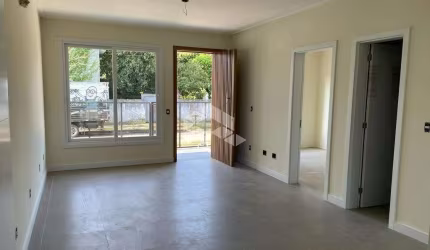Casa nova com pátio de 60m2, no bairro Guarujá, 3 dormitórios, 2 vagas de garagem, churrasqueira.