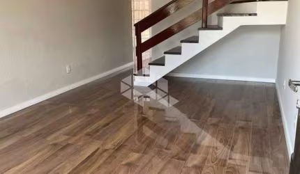 Excelente casa com 2 dormitórios, sendo 1 suíte,  lavabo, pátio com churrasqueira e amplo sótão (3. dormitório)+ escritório)