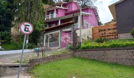 Casa com 03 dormitórios, vista deslumbrante para venda no bairro Nonoai