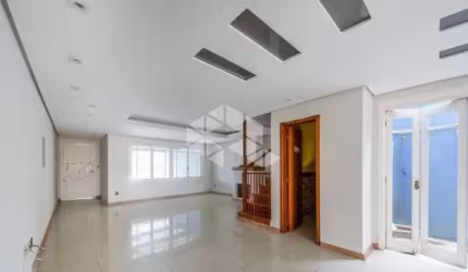 Casa 3 dormitórios com 2 vagas no Jardim Verde Ipanema
