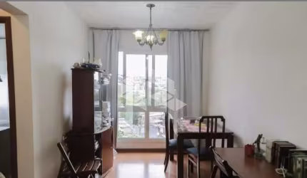 Apartamento de 2 dormitórios - 1 vaga de garagem - prédio com elevador - Bairro Cristal