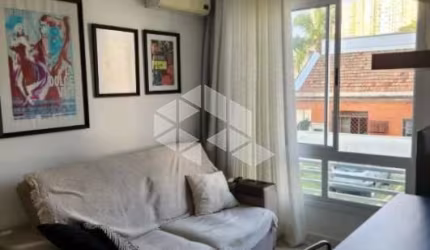 Apartamento com 2 dormitórios, sendo 1 suíte com vaga de garagem escriturada