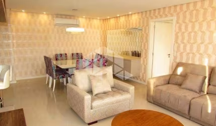 Apartamento desocupado, semi novo, em andar alto