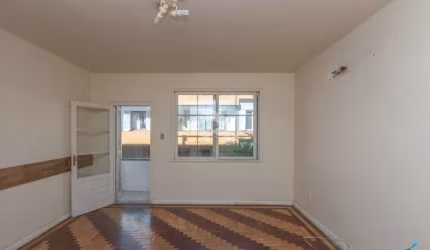 Apartamento no Menino Deus em Porto Alegre com 2 dormitórios, dependência e sacada