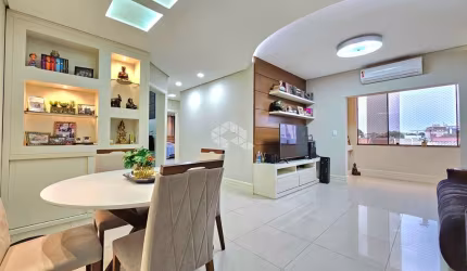 Apartamento com 2 dormitórios / suíte/ sacada com churrasqueira e vaga coberta