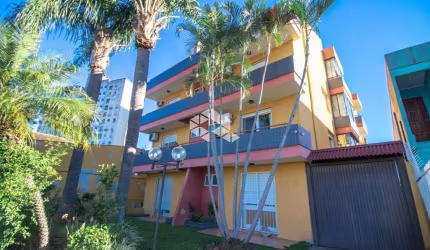 Apartamento com pátio, churrasqueira, 2 quartos e 1 vaga de garagem coberta - bairro Glória.