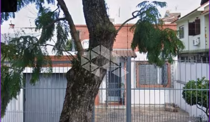 casa 2 dormitórios,2 banheiros,2 vagas. Bairro Camaqua
