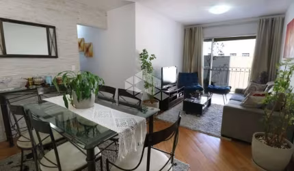 Apartamento a 350m do Metrô Praça da Árvore. 80m², 3 dormitórios, 1 suíte, 1 vaga, andar baixo.