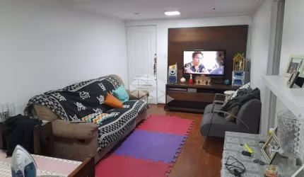 Apartamento de 61m², 3 dormitórios, 1 banheiro, 1 vaga, andar alto.