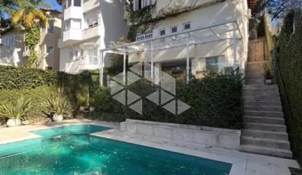 Casa a venda com 3 quartos sendo 3 suítes e 1 lavabo, 3 vagas na garagem 420m R$ 2.500.000,002