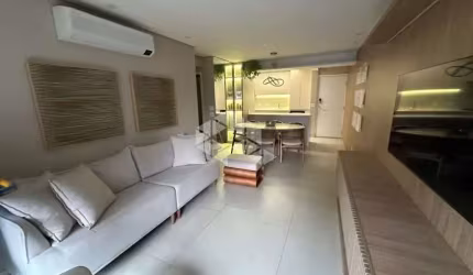 Apartamento à Venda com 3 Quartos, sendo 1 Suíte, 1 Vaga de Garagem, com 90m²