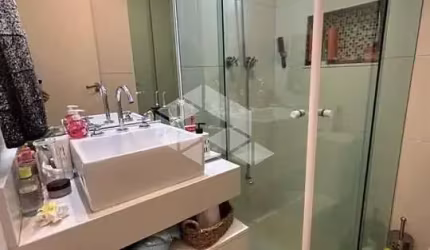 Apartamento à Venda com 2 Quartos, sendo 1 Suíte, 2 Vagas de Garagem, com 75m²