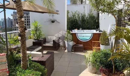 Oportunidade INCRÍVEL UMA LINDA COBERTURA DUPLEX de luxo no Real Parque, São Paulo-SP: 3 quartos, 1 suíte, 2 salas, 5 banheiros, 3 vagas, 138m²!
